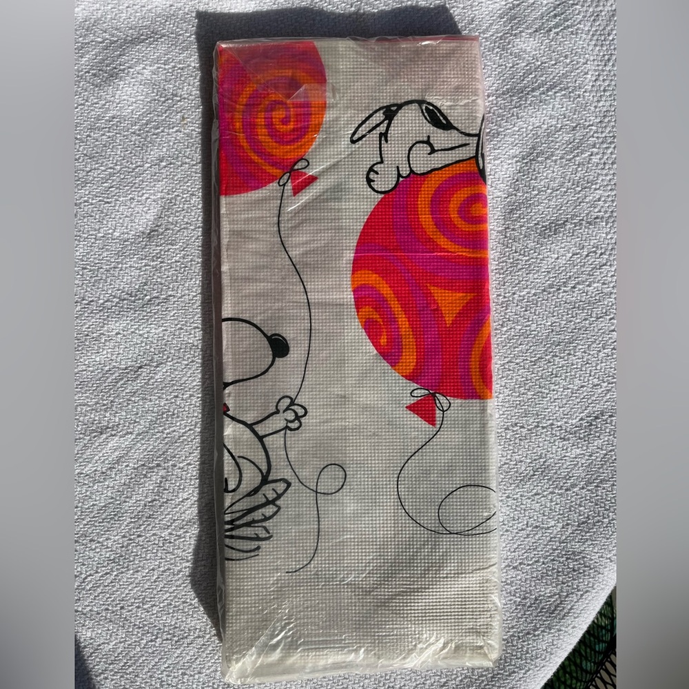 Vintage Peanuts Snoopy Hallmark Psychedelic Balloon Table Cover NOS